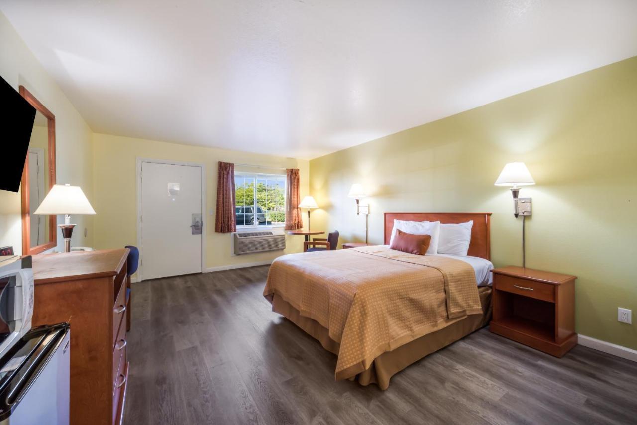 Americas Best Value Inn Santa Rosa Exterior photo