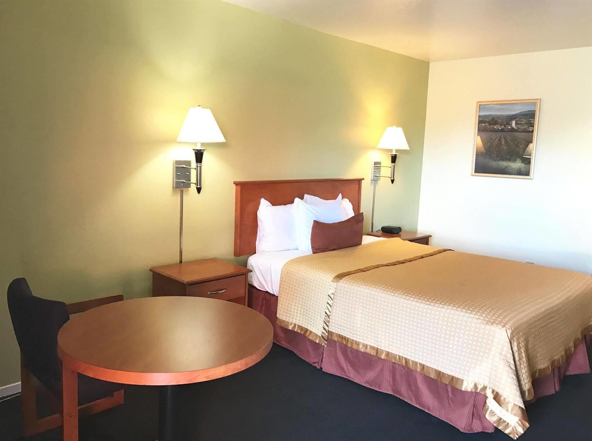 Americas Best Value Inn Santa Rosa Exterior photo